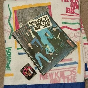 Vintage New Kids on the Block NKOTB Full Size Blanket with 3 Ring Binder and Pin